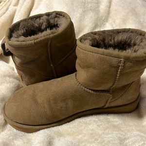 Ugg classic mini II in light brown size 9